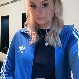 blonde in blue adidas firebird