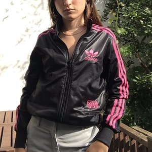 black and pink adidas chile