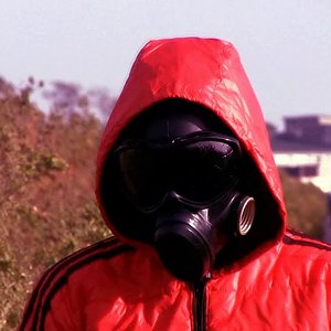 ЧЕРНО-ОРАНЖЕВЫЙ КОСТЮМ С ПРОТИВОГАЗАМИ И РЕСПИРАТОРАМИ. ИНОСТРАННЫЕ ПРОТИВОГАЗЫ И НАШИ МОДИФИКАЦИИ