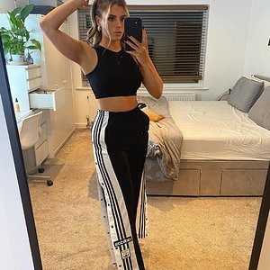 Sexy girl parading in her adibreaks