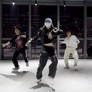 v0300fg10000cfrgmpbc77uch0bed020.mov