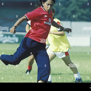 kick-it-like-beckham-kick-it-like-beckham-gbd-2002-gurinder-chadha-GGG995.jpg