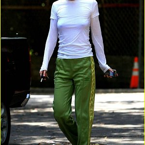 ellen pomepo exercise queen 01