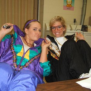 Девушки в спортивных костюмах