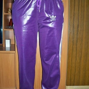 Girl in purple Chile pants