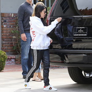 X17_kourtney_kardashian_reign_121116_05.jpg