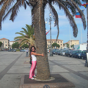 2232539315 957fe49fa4 B