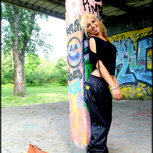 2484074880 6e144a9fe6 B