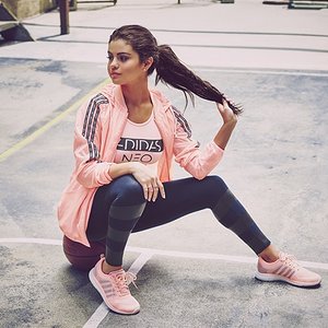 Selena-Gomez_-Adidas-Neo-Fall-Winter-Collection-(2015)-08-662x497.jpg