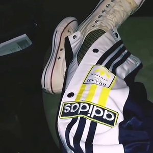 ♀️ MARTINA SCIONTI ♀️ sur Instagram  ❌Details #details#outfi.mp4