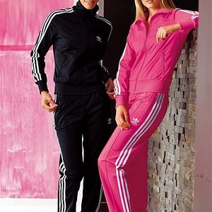 Musta & Vaaleanpunainen 150