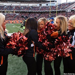 tempBen-Gal-Cheerleaders-PITatCIN-080--nfl_mezz_1280_1024.jpg
