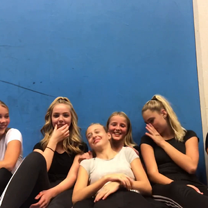 y2mate.com_-_tilda_maja_och_louise_testar_gymnastik_YWVv0V2oydI_1080p.mp4