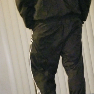 Size larg in a 2X Adidas suit. Do you like it? :)