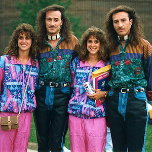 Девушки в спортивных костюмах