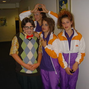 Девушки в спортивных костюмах