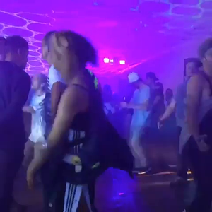 Ѵíѵíҽղ sur Instagram  Kau kau Kaugummi - @klangwelten_bremen.mp4