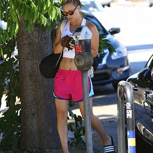 kaley-cuoco-in-shorts-yoga-class-in-sherman-oaks-8-15-2016-3.jpg