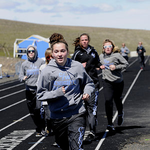 CW track Heppner 4 29 11 team warm Up Hannah DSC6685rr   Copy (2)