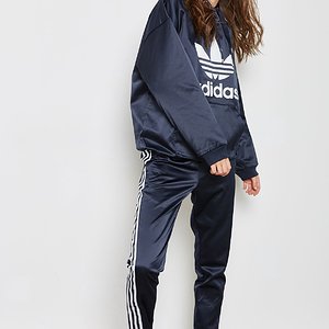 4-zoom-desktop (1).jpg