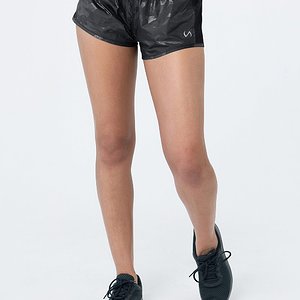swift-camo-train-n-run-shorts-women-shorts-tlf-black-camo-xs-797552_1800x1800.jpg