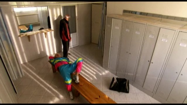 Девушки в спортивных костюмах