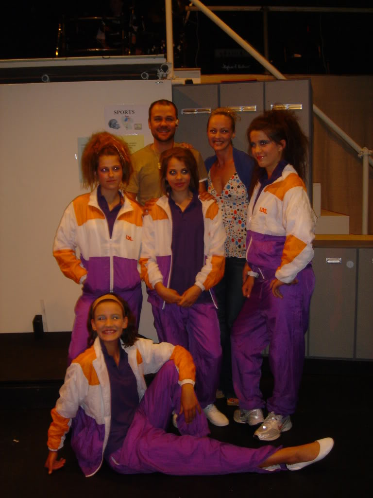 Девушки в спортивных костюмах