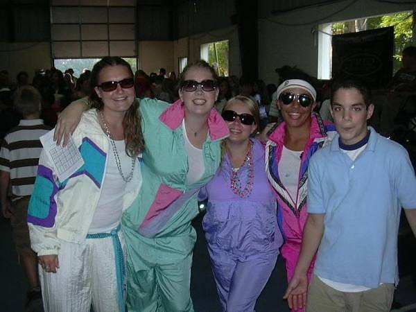 Девушки в спортивных костюмах