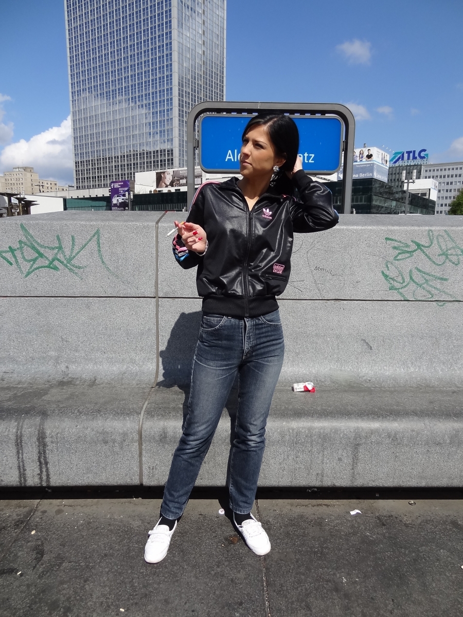 7106716871 6728925379 O