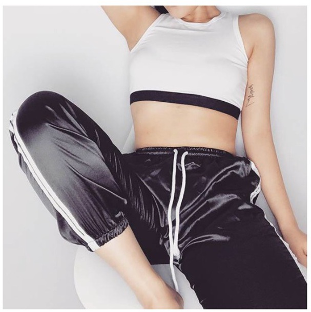 90874g-l-610x610-pants-girly-black-tumblr-satin-joggers-joggers+pants-joggers-track+pants-silk.jpg
