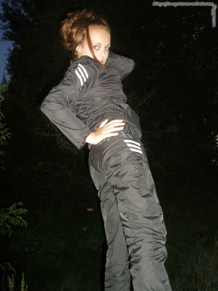 adidas-black-jacket-pants-woman.jpg