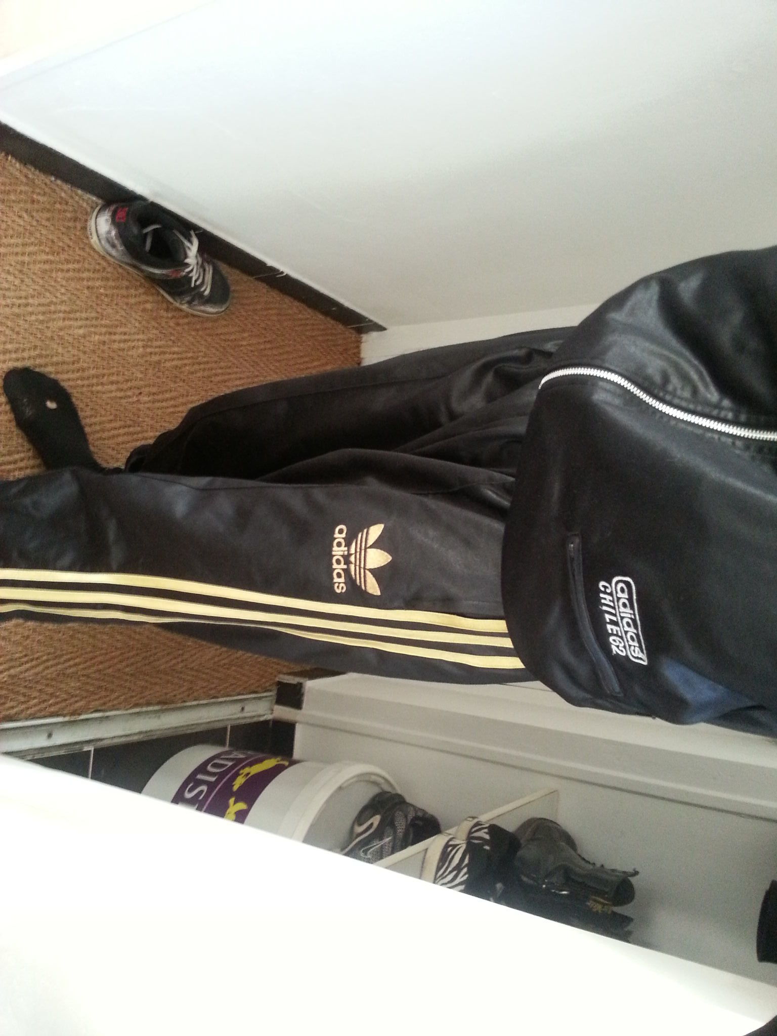 Adidas Chile62 size L - Black and Gold - Shiny