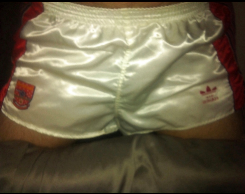 Any women into shiny shorts i love chatting