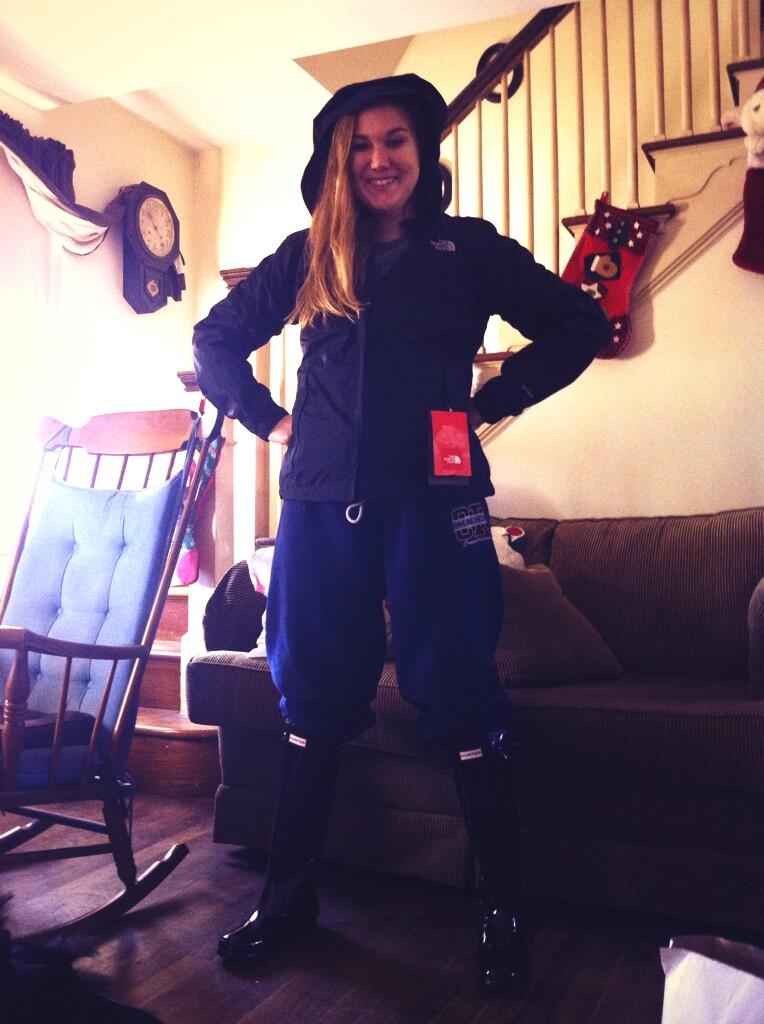 BcVzwAiIAAEISWm.jpg large.jpg