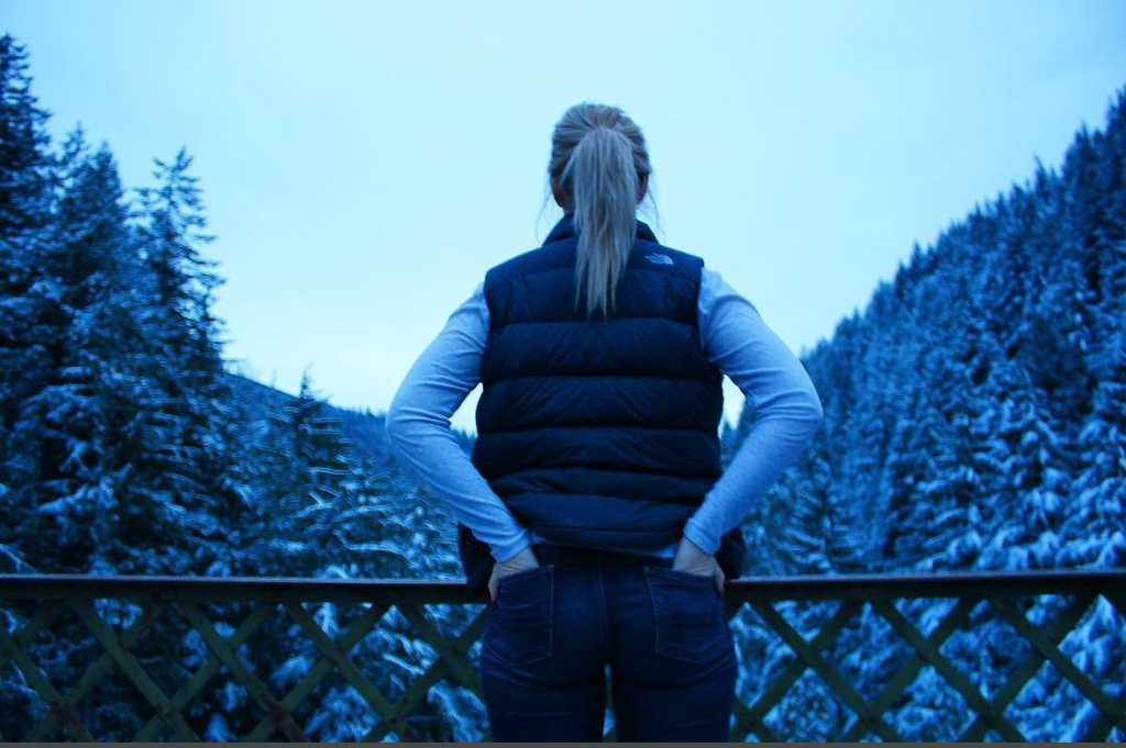 Black NF Nuptse gilet girl