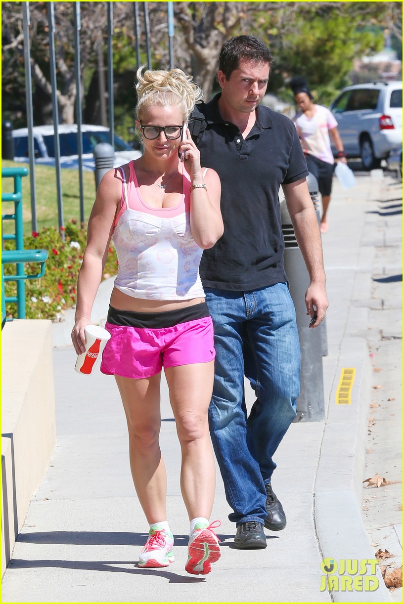 britney-spears-looks-refreshed-after-workout-05.jpg