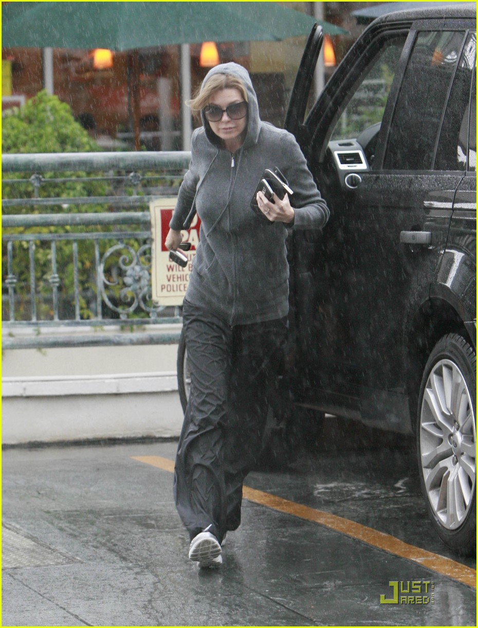 ellen-pompeo-rain-pain-07.jpg