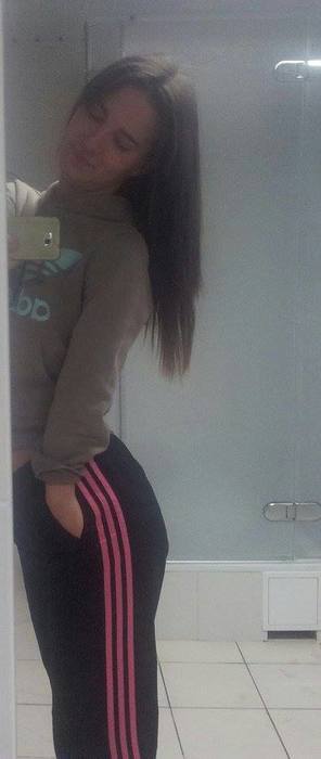 Girl in Adidas pants black / pink
