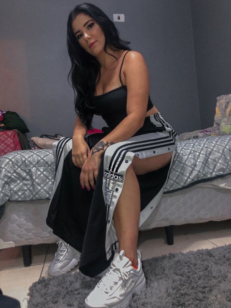 Hot girl showing her adibreaks