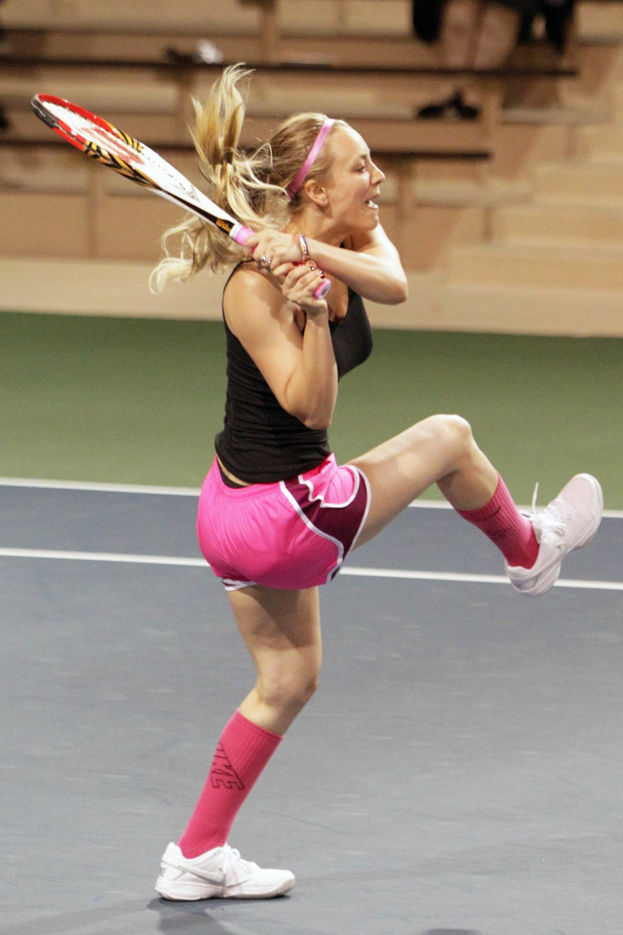 kaley-cuoco-tennis-match-for-charity-in-calabasa-march-2014_9.jpg