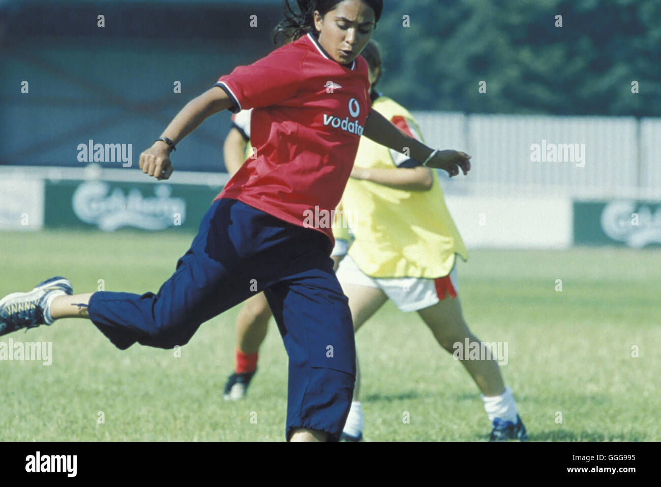 kick-it-like-beckham-kick-it-like-beckham-gbd-2002-gurinder-chadha-GGG995.jpg