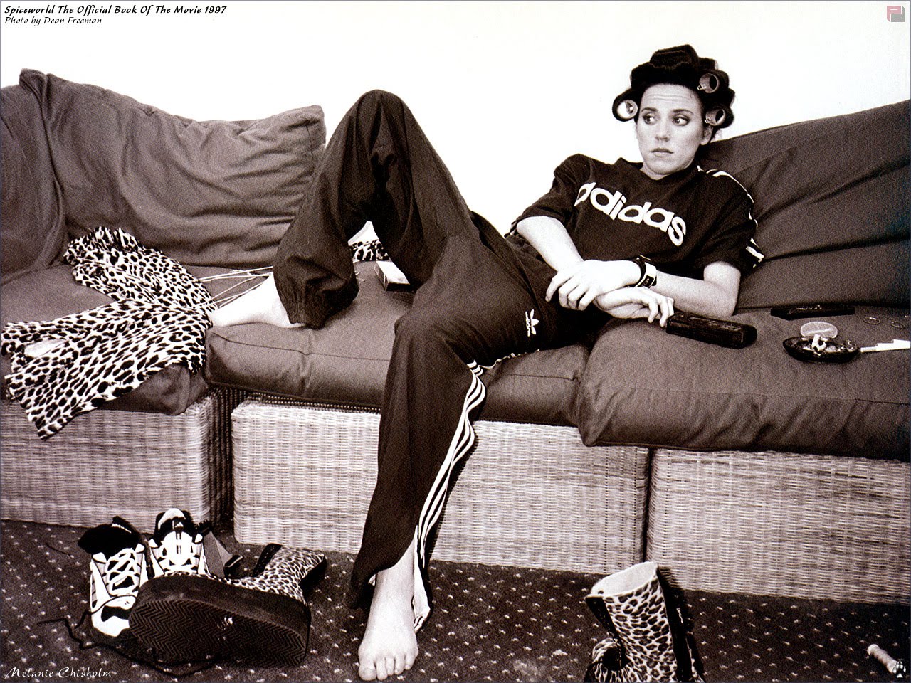 melanie chisholm feet 4