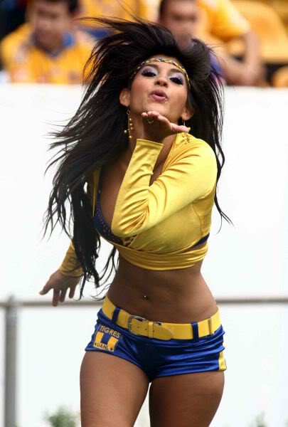 mexican soccer cheerleaders9