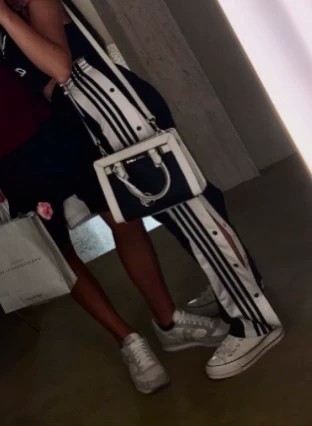 Sexy adibreak girl teasing