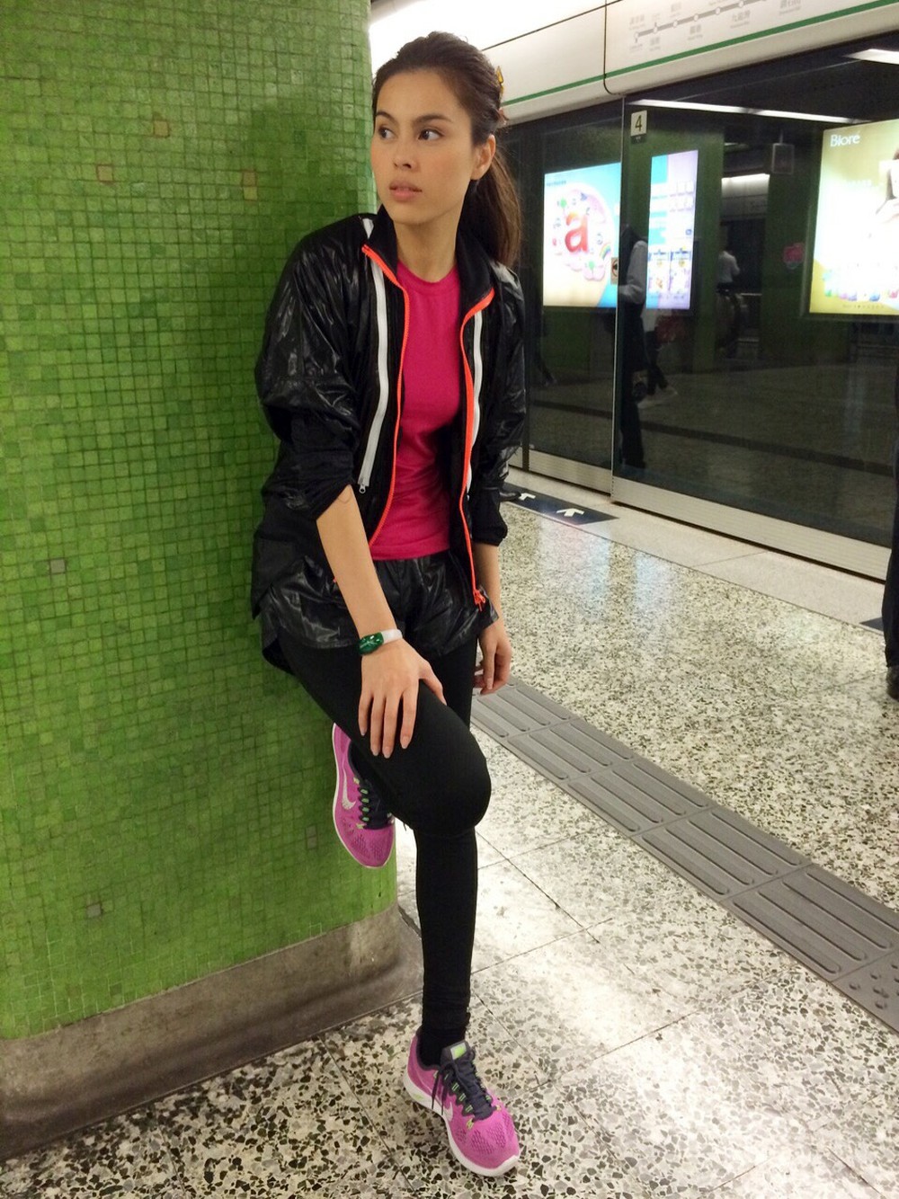 Shiny windbreaker & shorts